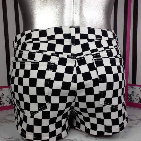 Shorts - Picture 2 of 4